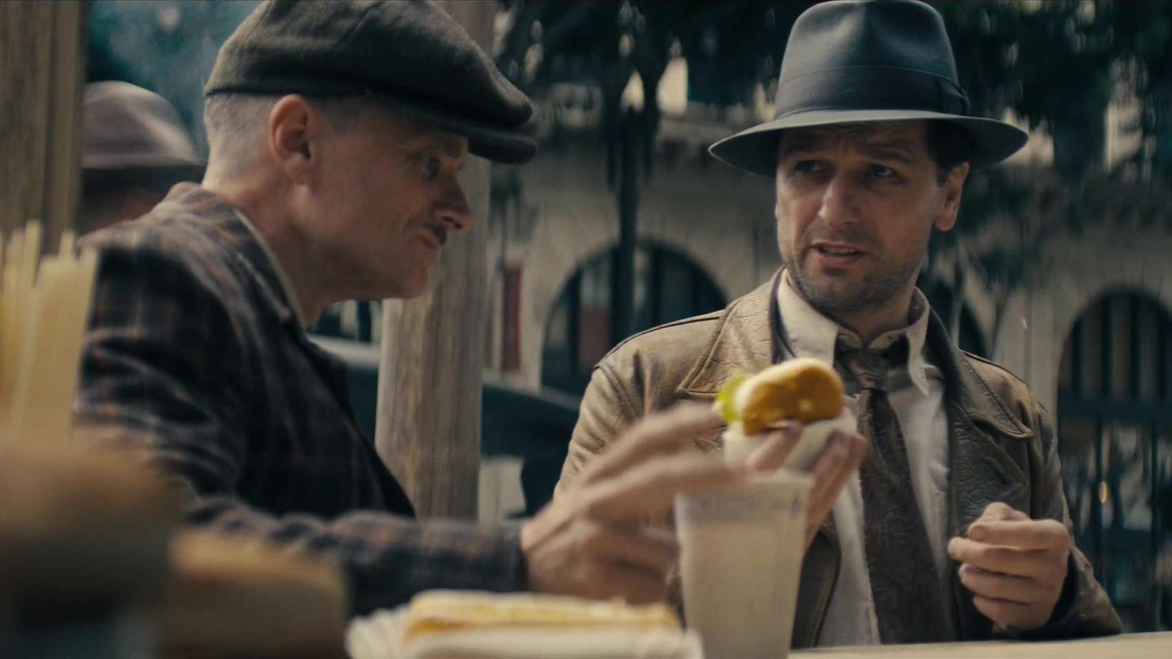 Как жаль перри. Перри мэттфелд. Как жаль перри. Перри мейсон 2020. Перри мейсон в шляпе.