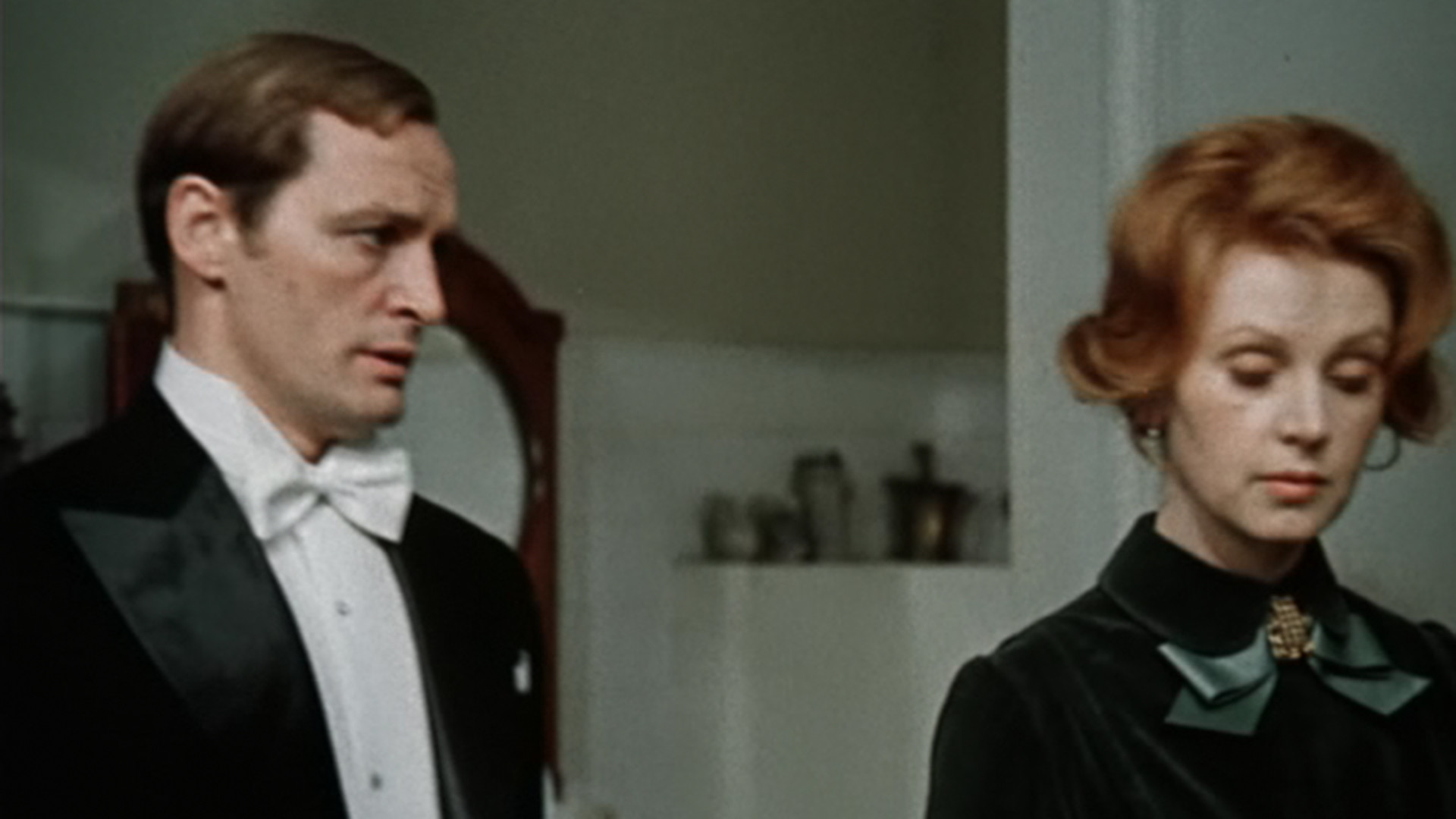 Дни турбиных фильм 1976. Дни турбиных актер и режиссер 5. Мэгги смит смерть на ниле. Дни турбиных фильм 1976 лариосик. Дни турбиных актер и режиссер 5.