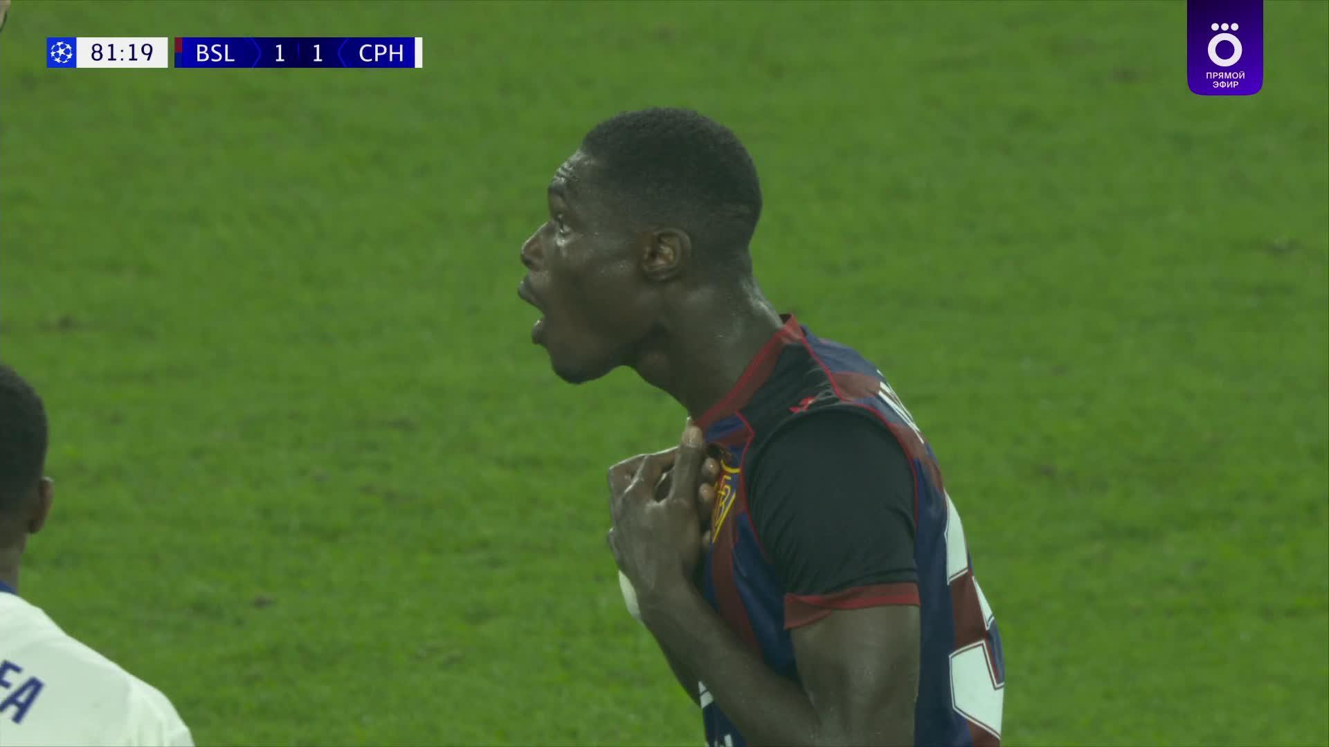 Нарушение. Jonas Adjetey