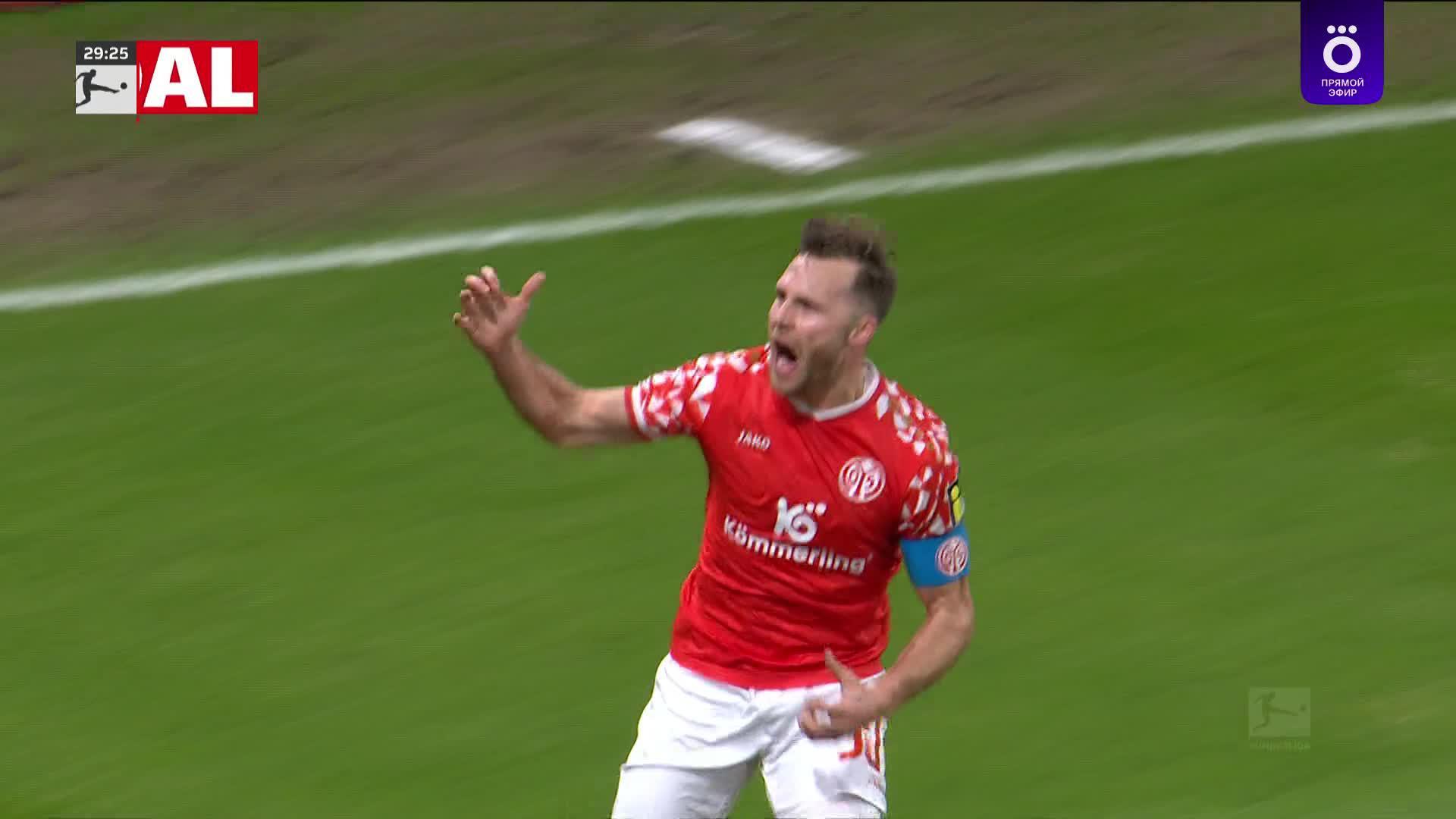 30' Гол. Сильван Видмер