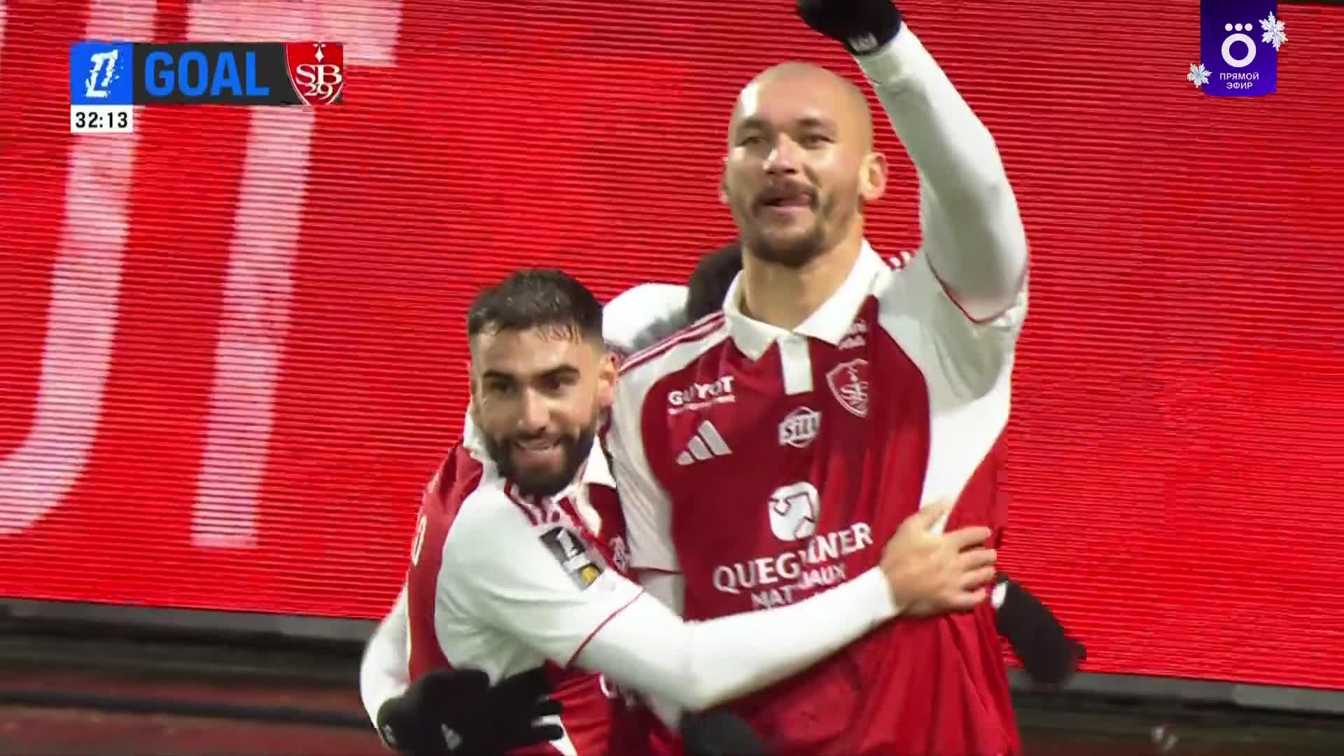 33' Гол. Людовик Аджорке