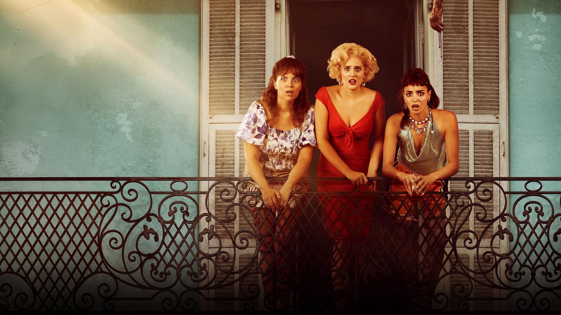 Девушки на балконе